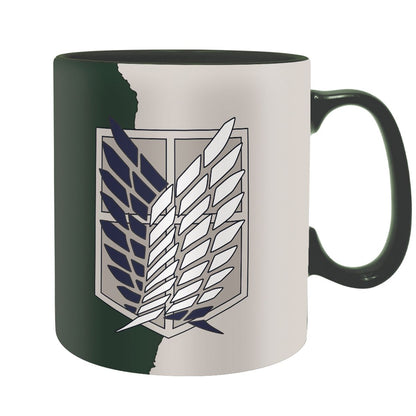 Attack on Titan - Emblem - Iso muki (XL-kokoinen)