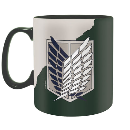 Attack on Titan - Emblem - Iso muki (XL-kokoinen)